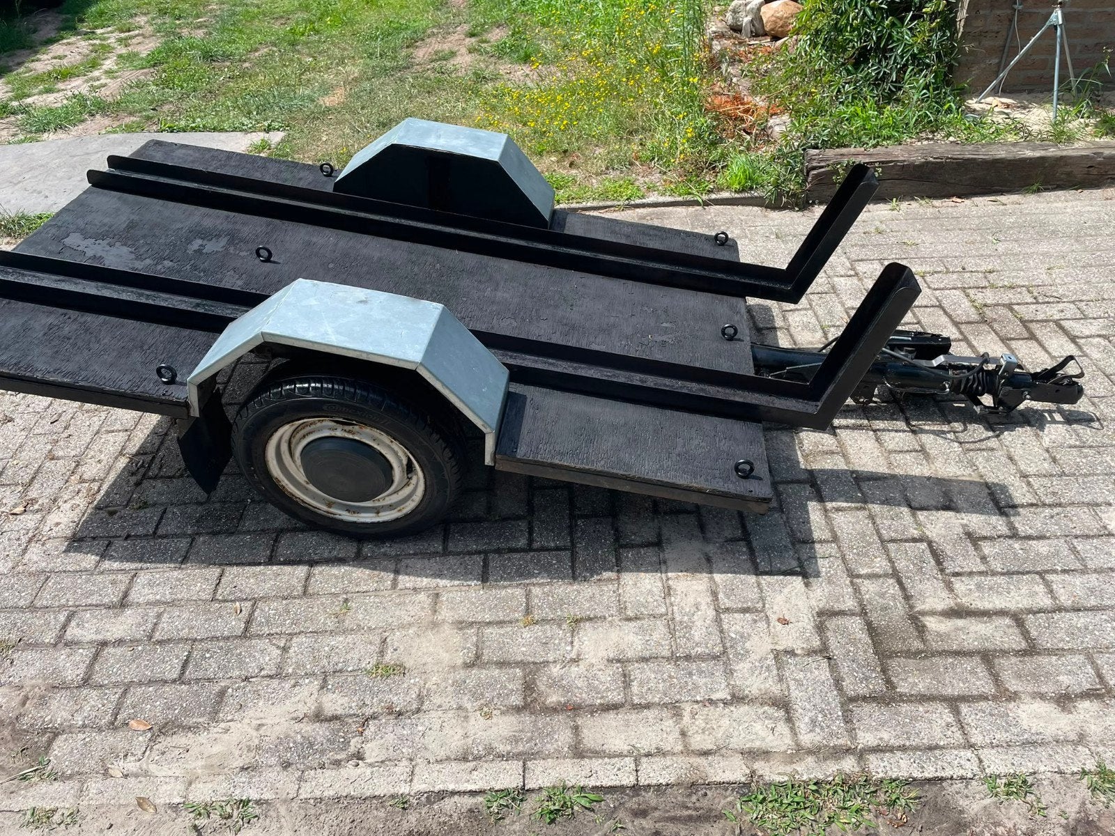 Aanhanger voor 2 motoren staat in ZUIWOLDE, Ophalen