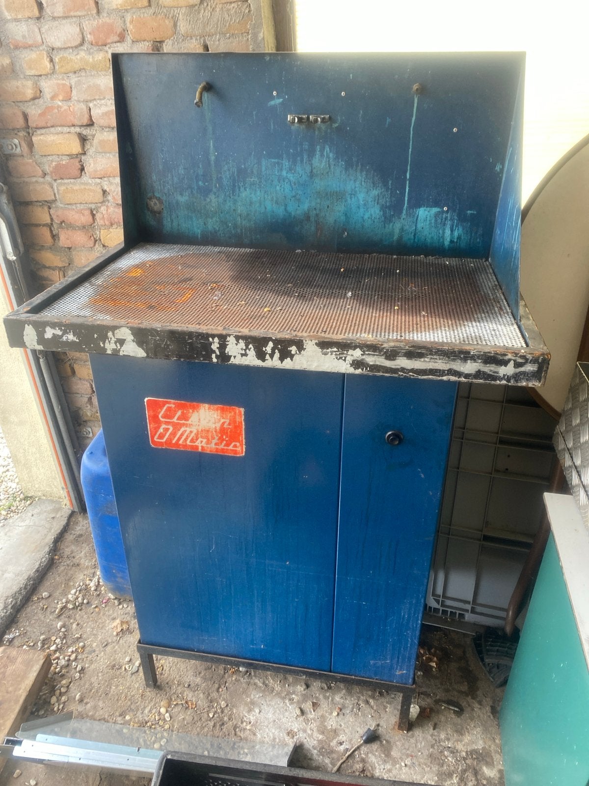 Robuuste werkbank met spoelbak en pomp, Ophalen of Verzenden, Gebruikt
