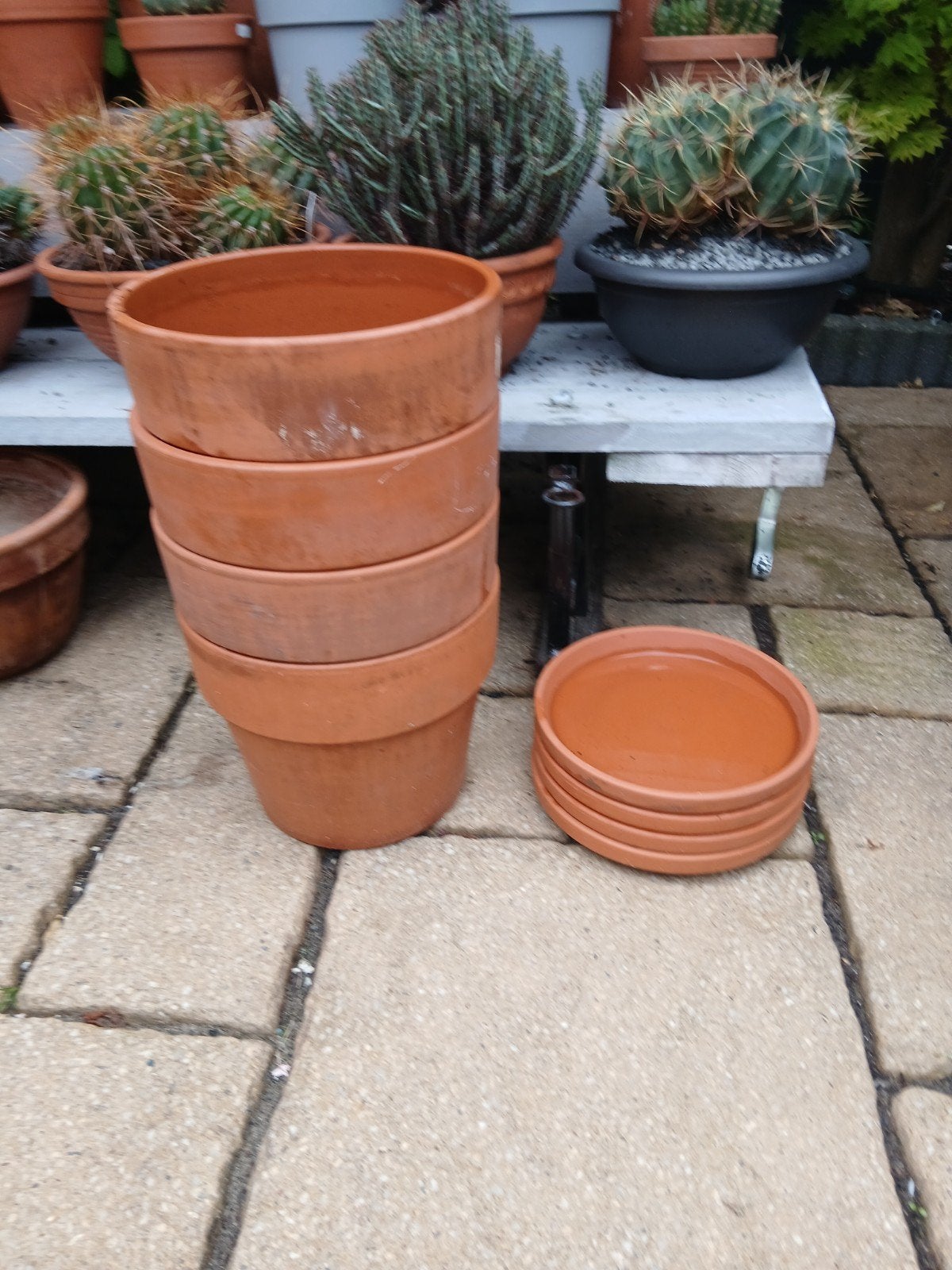 Terracotta potten 27cm doorsnede met schotel, Gebruikt, Rond, Ophalen of Verzenden, Minder dan 40 cm