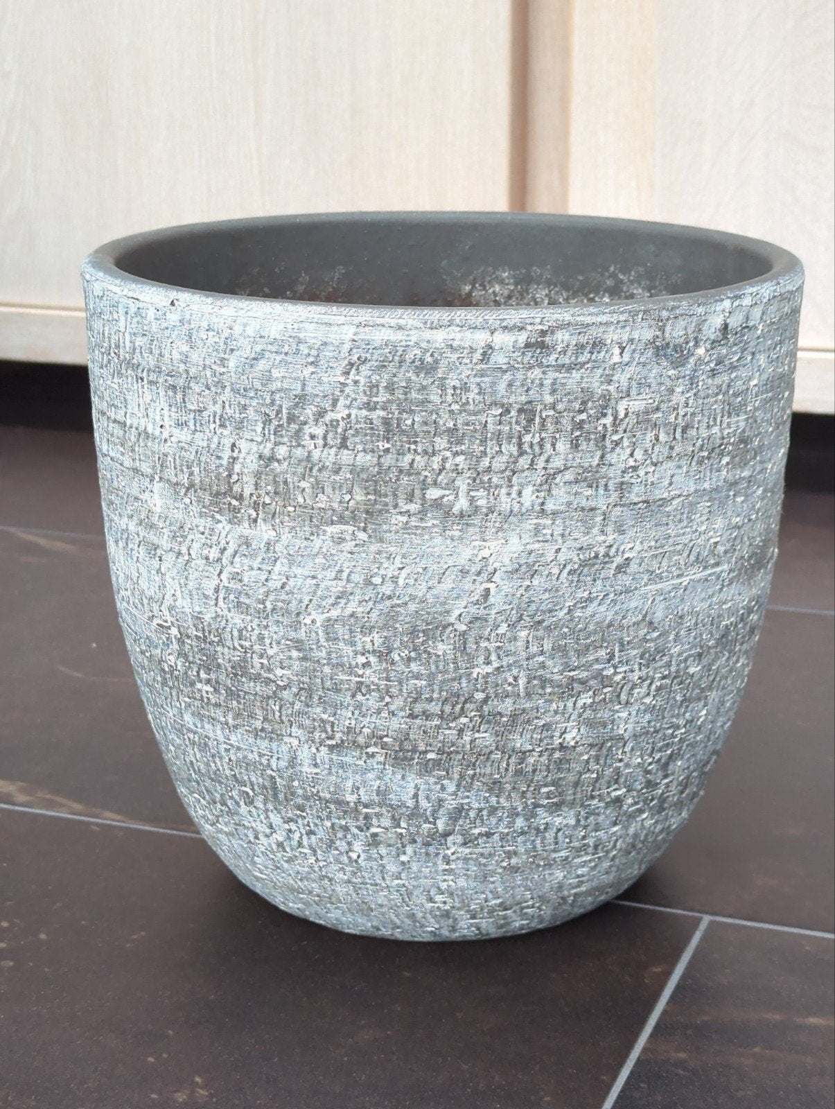 Grote ronde bloempot met verweerde look, Overige materialen, Rond, Binnen, Zo goed als nieuw