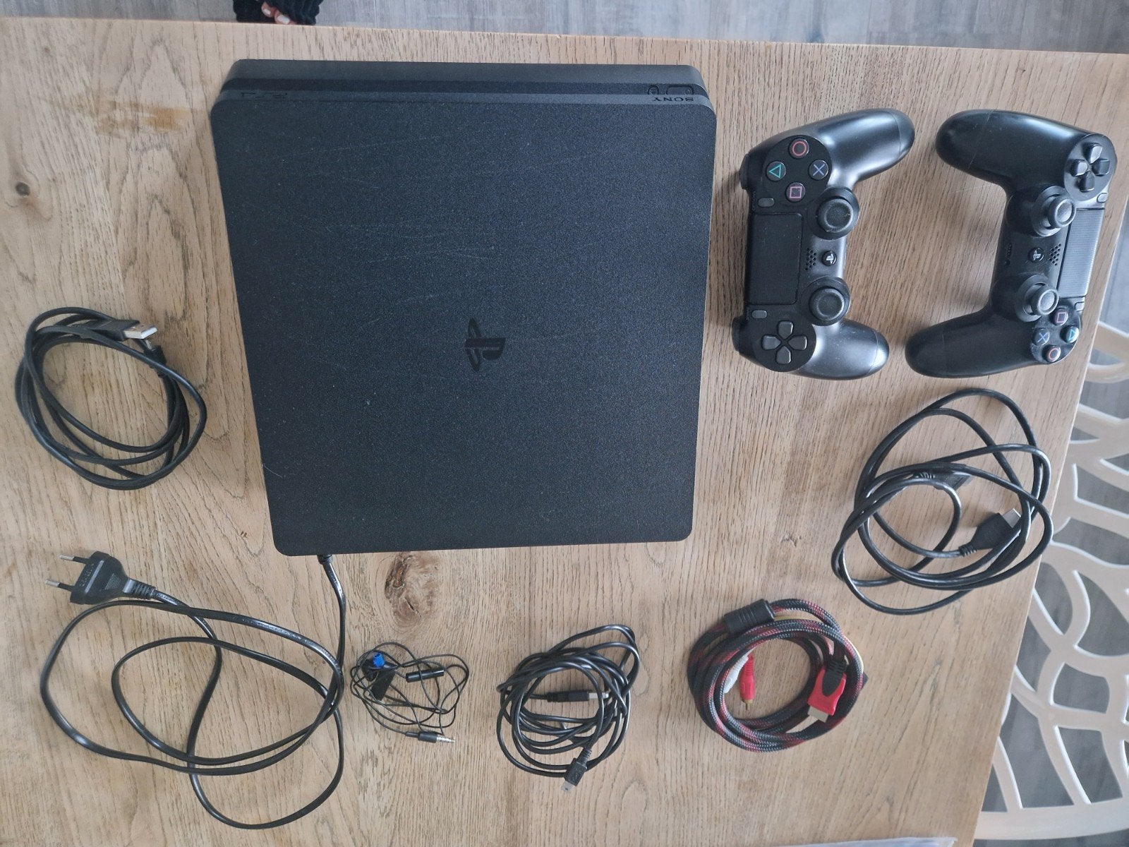 PlayStation 4 Slim 500 GB met 2 controllers, Spelcomputers en Games, Spelcomputers | Sony PlayStation 4, 500 GB, Met 2 controllers