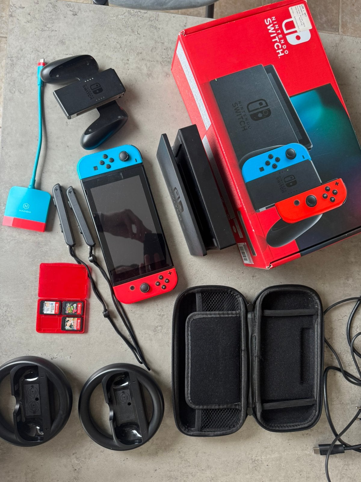 Nintendo Switch V2 (2019 Upgrade) + 4 Games, Switch 2019 Upgrade, Met games, Ophalen of Verzenden, Zo goed als nieuw