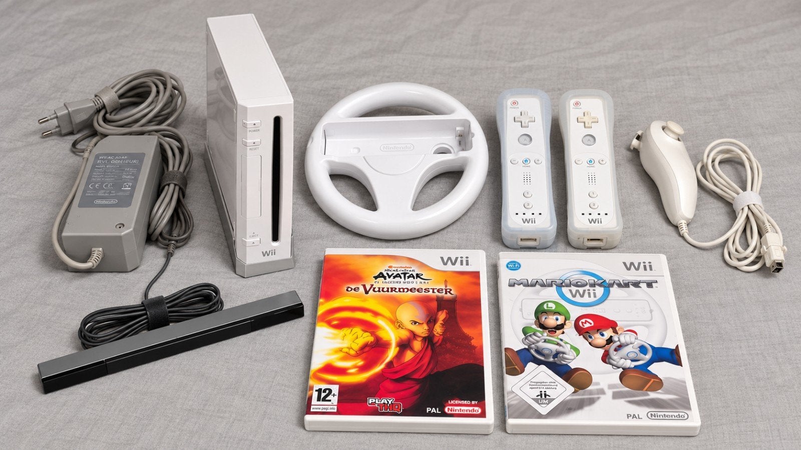 Nintendo Wii compleet met Mario Kart + 2 controllers, Ophalen of Verzenden, Zo goed als nieuw, Met 2 controllers