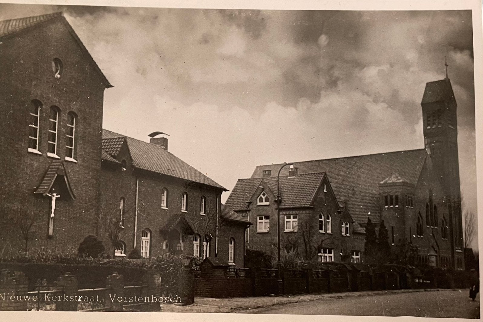 De nieuwe Kerkstraat in Vorstenbosch 1956., Ophalen of Verzenden, 1940 tot 1960, Zuid-Holland
