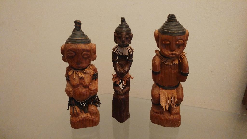 3 ged. aangekleede houten beeldjes van Afrikaanse stam., Ophalen of Verzenden