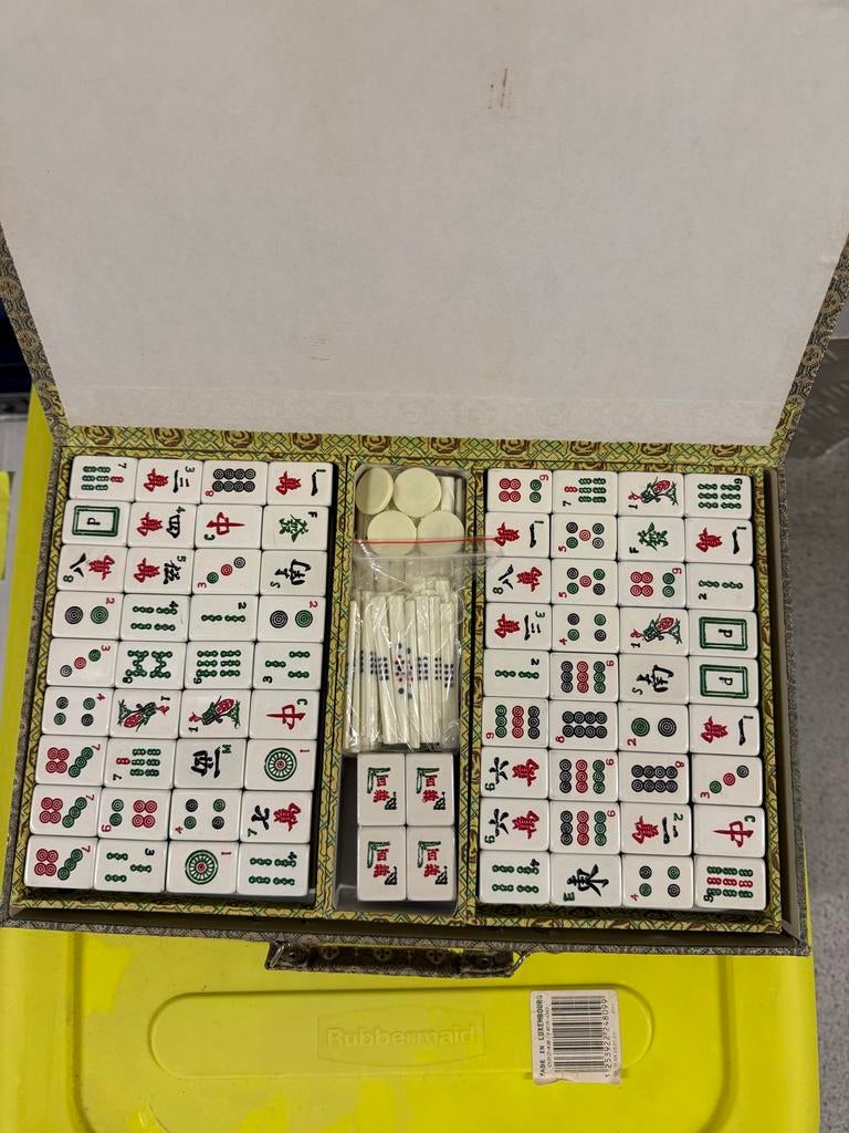 Mah-jong set in luxe koffer, Drie of vier spelers, Ophalen of Verzenden, Zo goed als nieuw