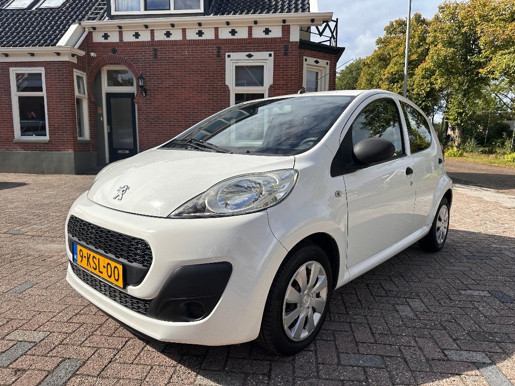ZEERMOOIE Peugeot 107 1.0 5DR 2013 Wit 1STE EIGENAAR NWE APK, Voorwielaandrijving, Stof, Zwart, 4 stoelen