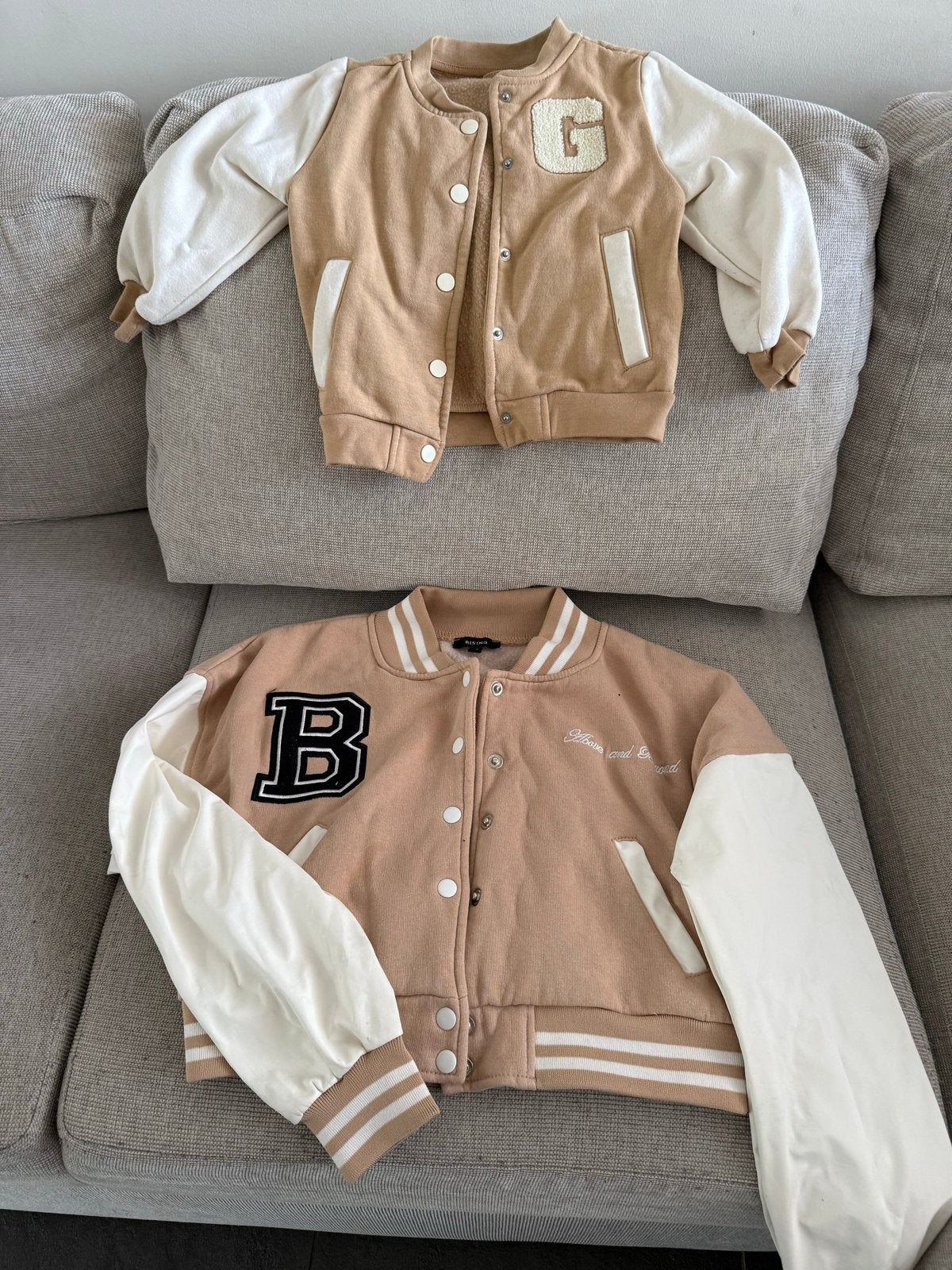 Matching Varsity Jasjes: Meisje (98/104) & Mama (XS), Ophalen of Verzenden, Gedragen, Maat 34 (XS) of kleiner, Beige