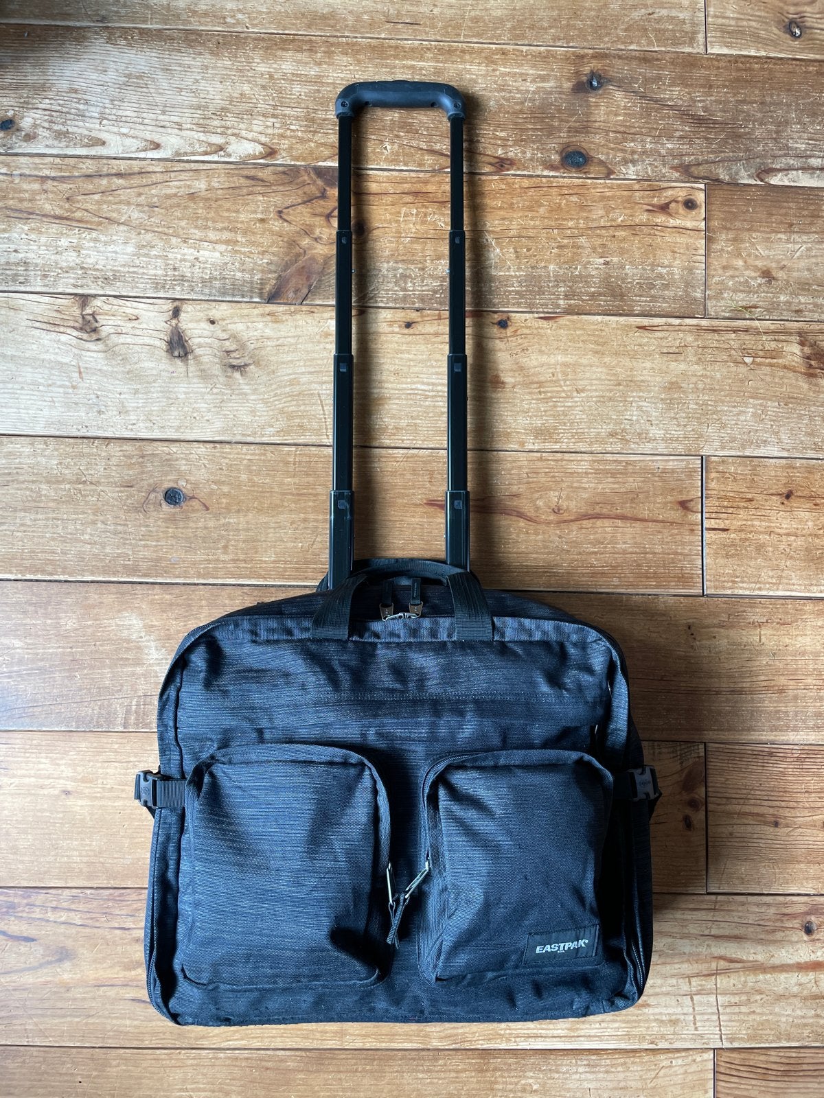 Eastpak reistas met wieltjes en uitschuifbare handgreep, 30 cm of meer, Gebruikt, Zwart, Ophalen of Verzenden