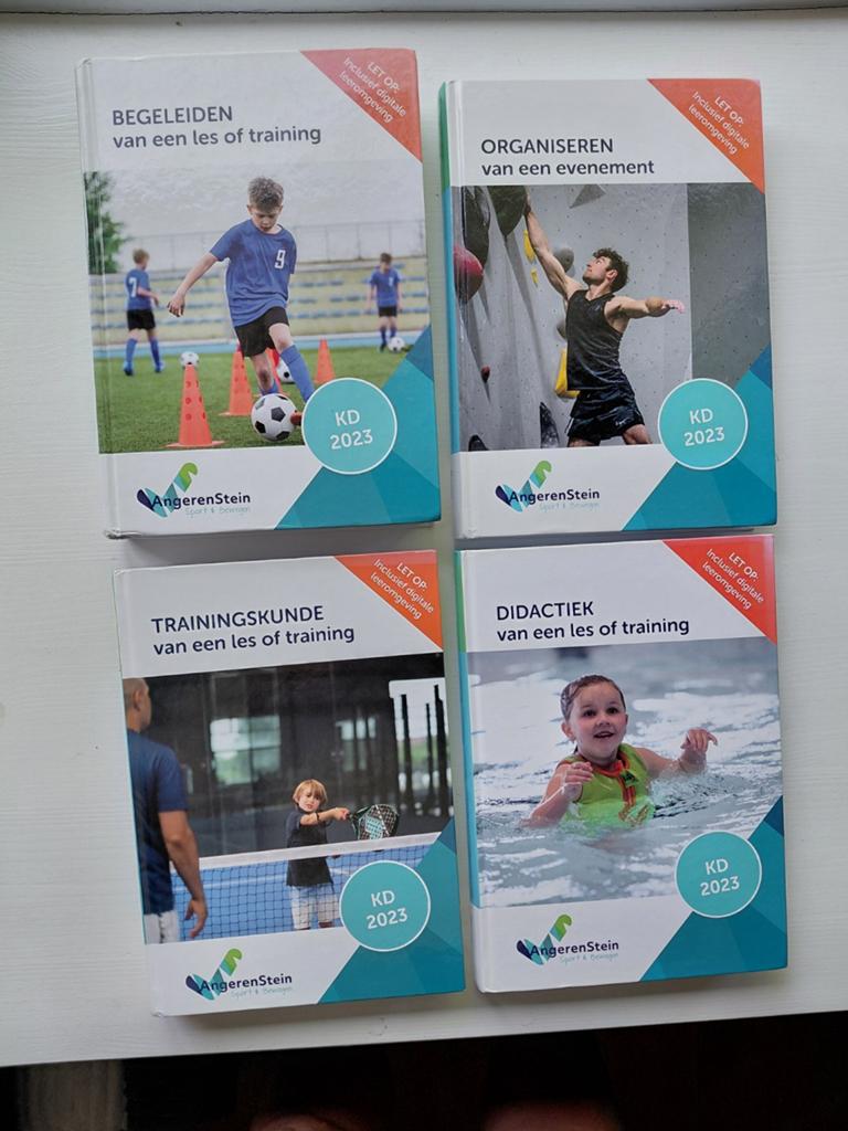 Studieboeken CIOS zwnl, locatie Dordrecht., Ophalen of Verzenden, Zo goed als nieuw, Overige niveaus