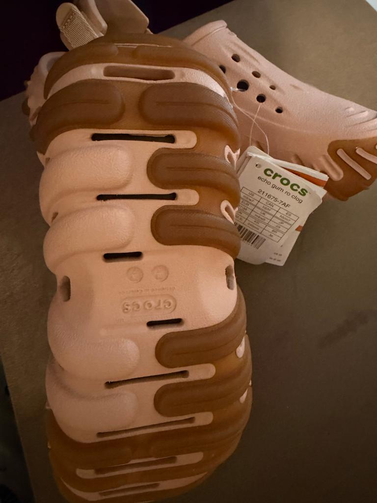 Nieuwe Crocs Echo Gum Ro Clog - Maat 37-38 (W7), Ophalen of Verzenden, Nieuw, Roze, Slippers