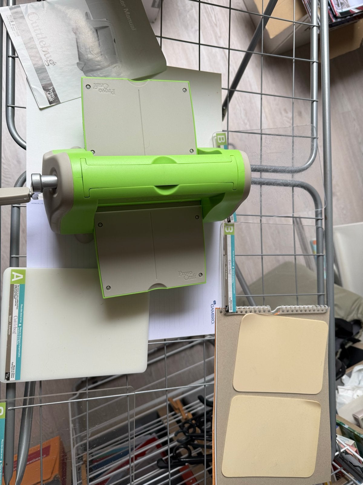 Cuttlebug snij- en embossingmachine met accessoires, Geschikt voor snijden, Gebruikt, Groen, Overige thema's