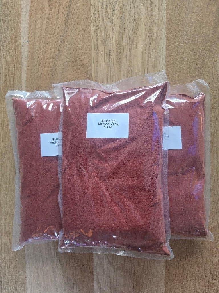 Baitforge Method x red 1 kilo - Visvoer, Ophalen of Verzenden, Nieuw, Overige typen