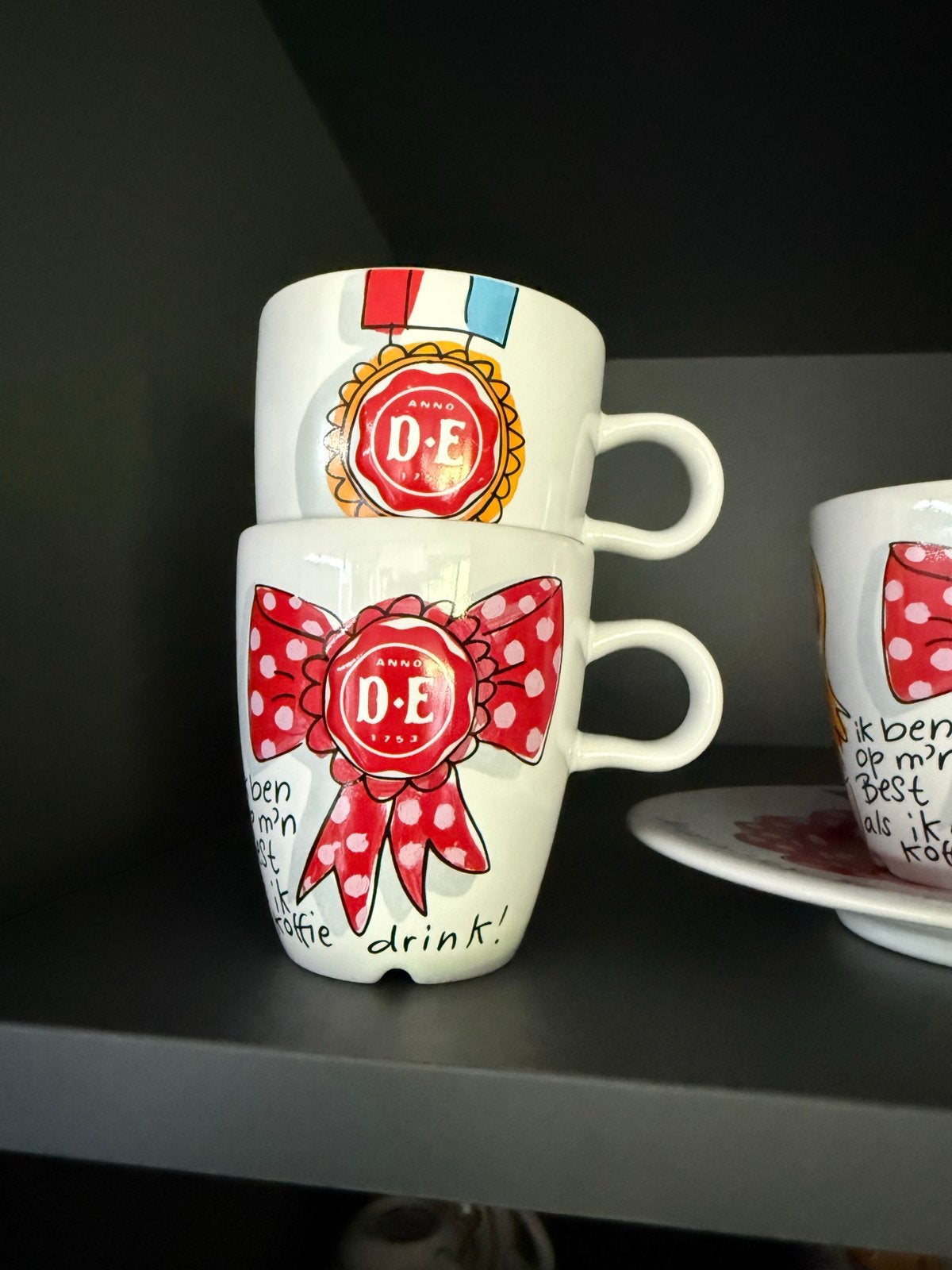 Douwe Egberts Blond mokjes en schotels, Huis en Inrichting, Gebruikt, Overige merken, Keramiek, Ophalen of Verzenden