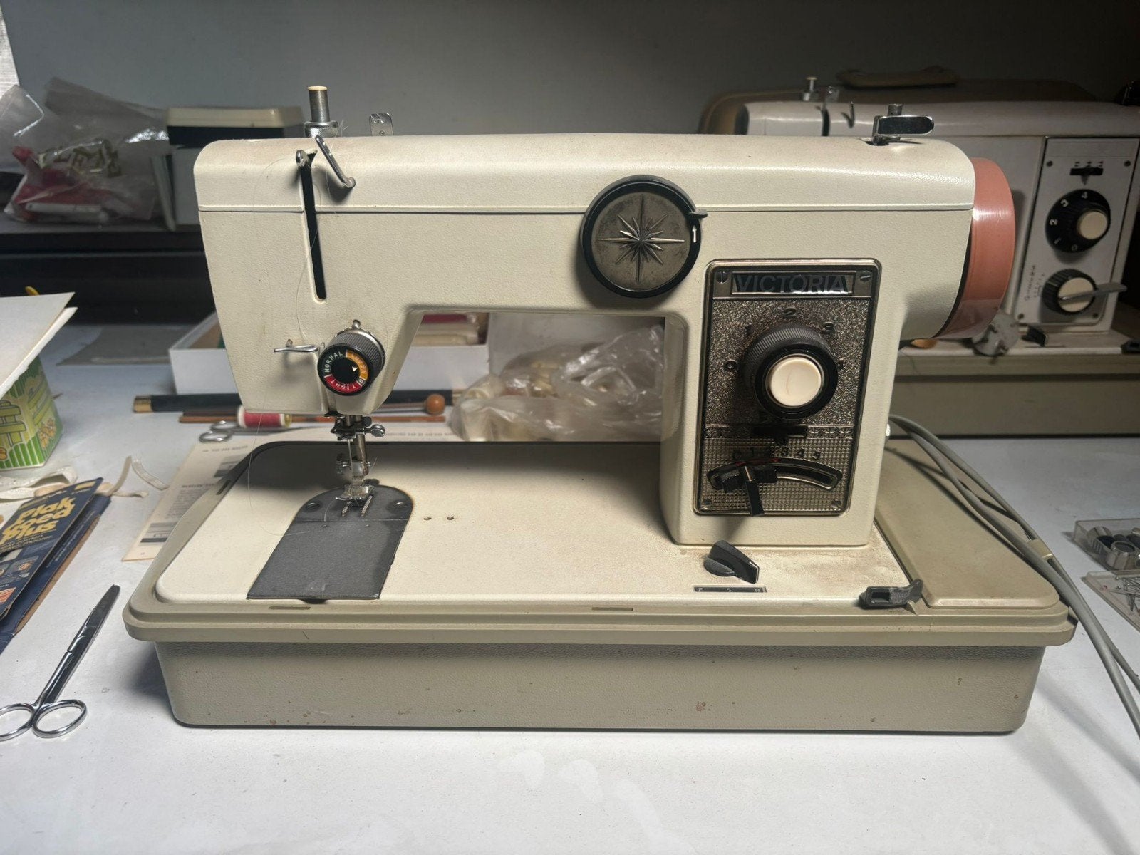 Parel en Victoria Naaimachine - Vintage Model, Hobby en Vrije tijd, Naaimachines en Toebehoren, Ophalen of Verzenden