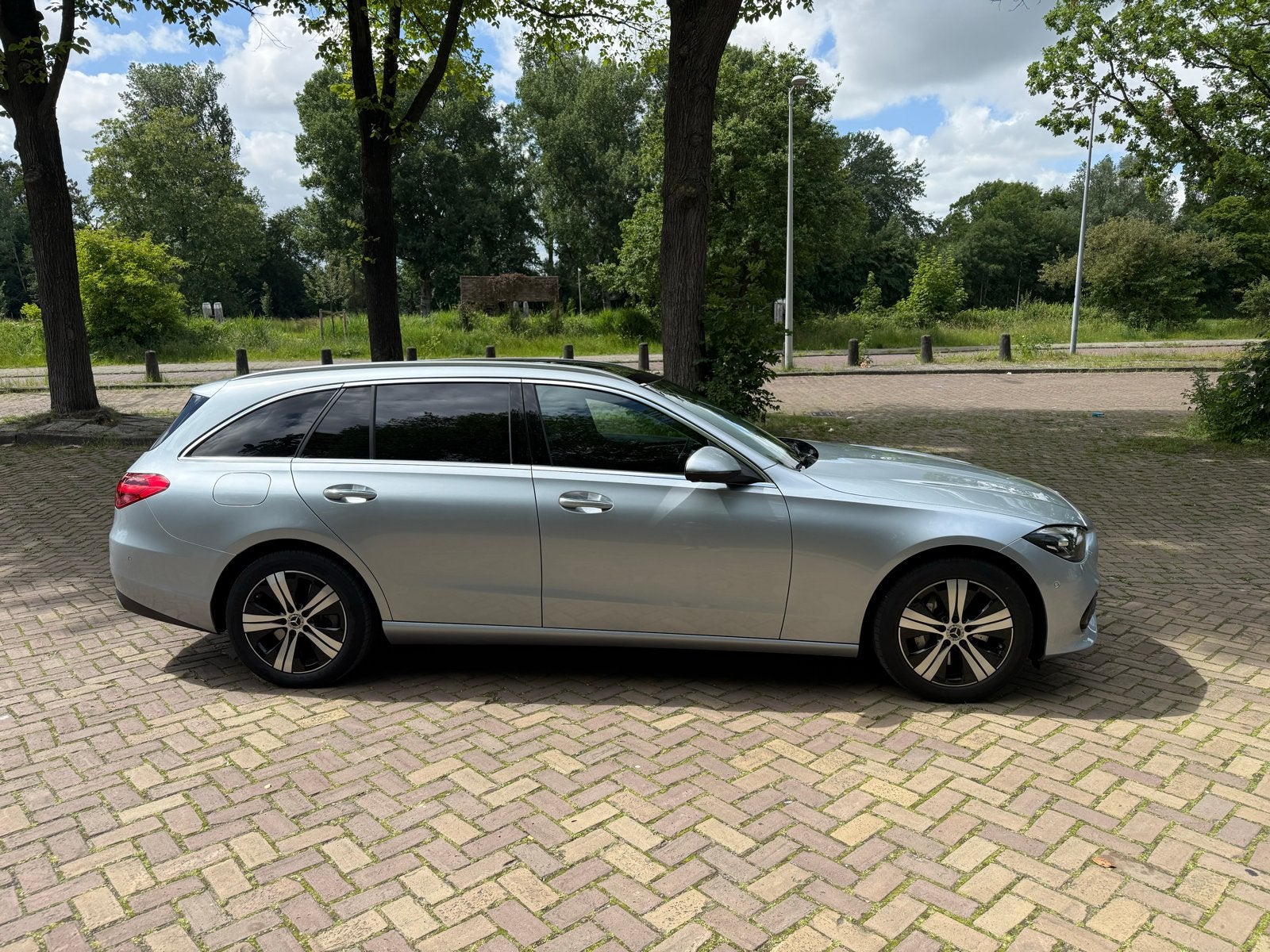 Mercedes C-Klasse C300 Plug-in Hybrid 313pk-360cam-pano-burm, Automaat, Achterwielaandrijving, 1800 kg, Zwart