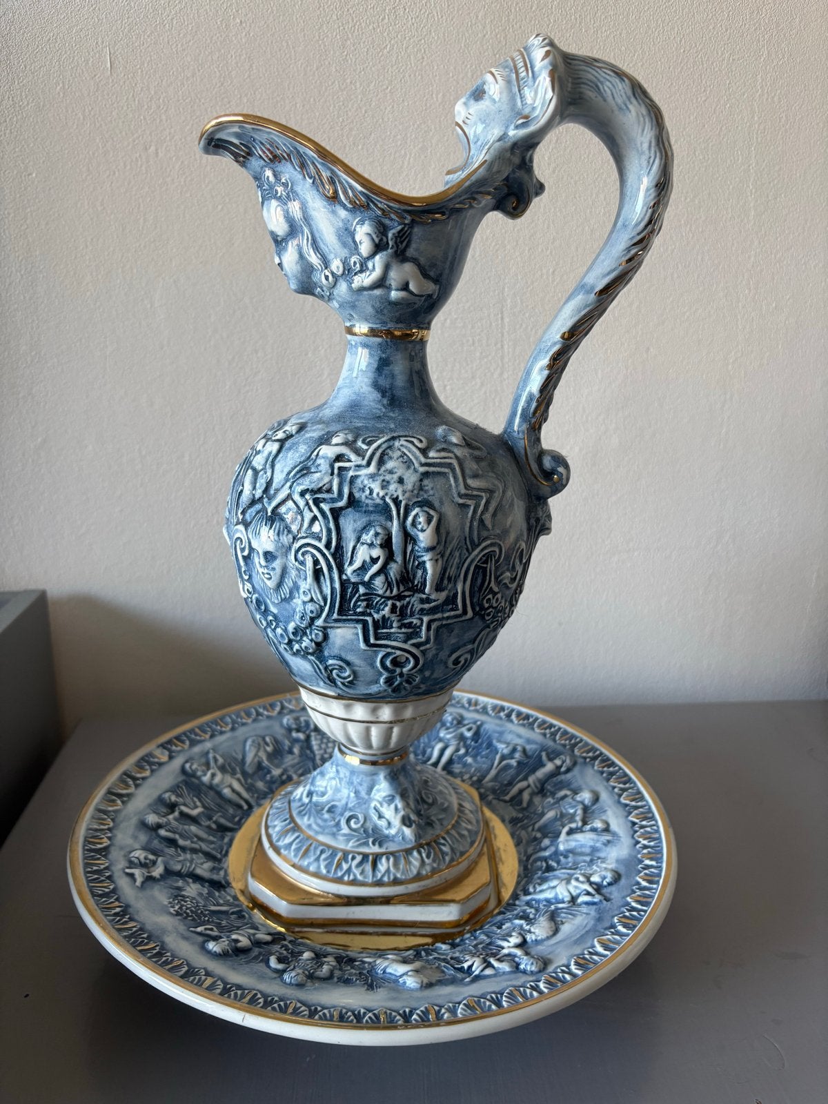 Capodimonte Italiaanse vaas met onderbord, blauw/goud, Ophalen