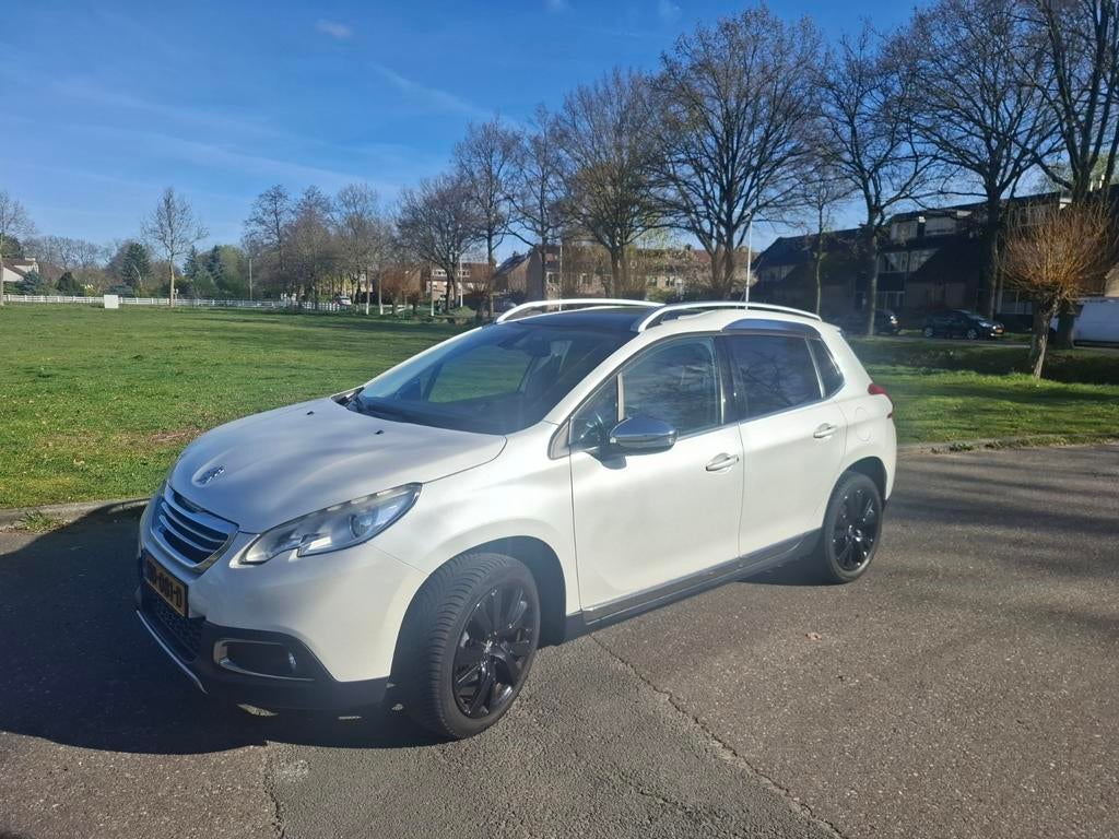Peugeot 2008 1.2 Puretech 130pk S&S 2015 Wit, Auto's, Peugeot, 1280 kg, Origineel Nederlands, Handgeschakeld, Grijs
