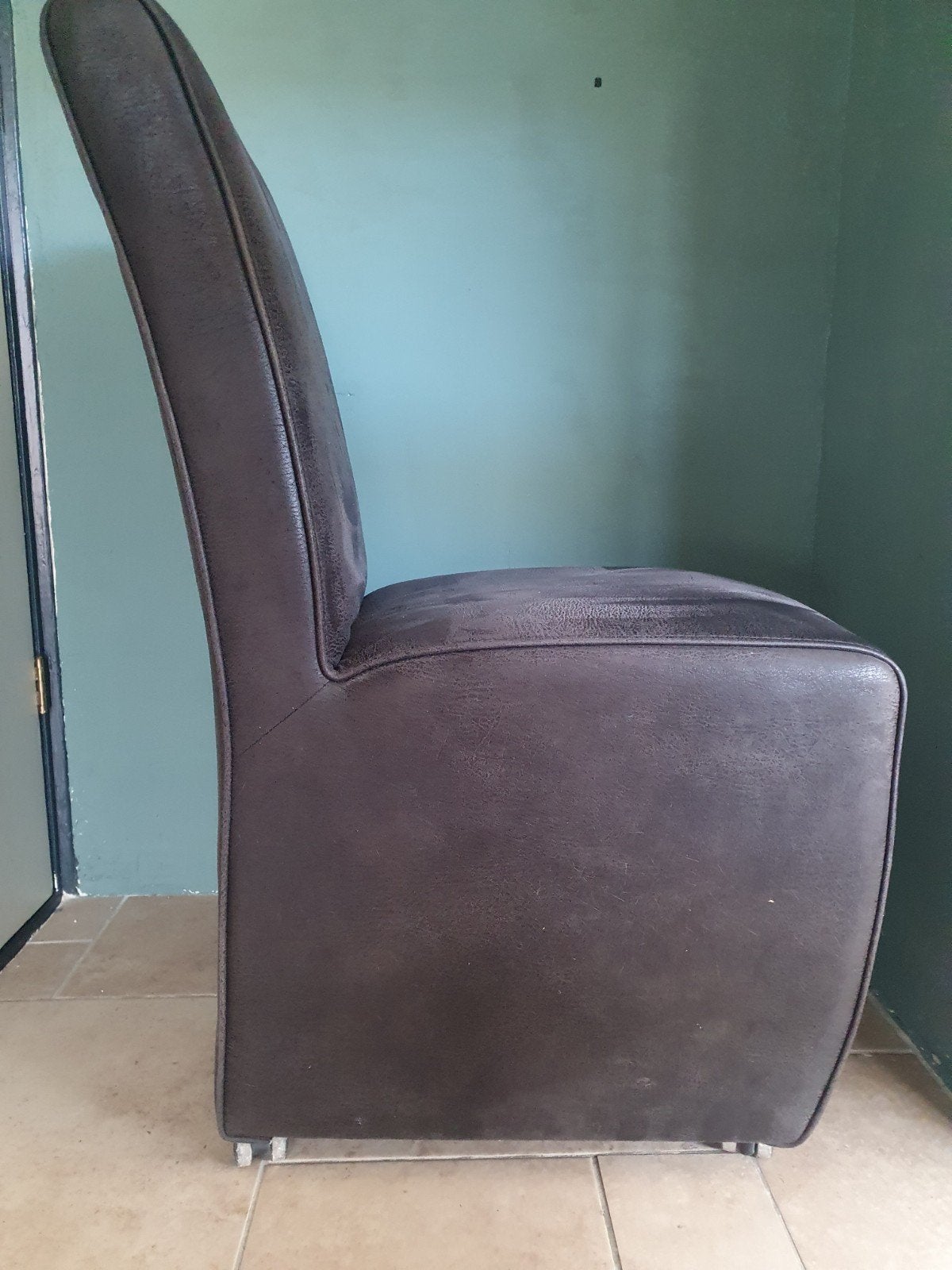 Donkerbruine eetkamerstoelen 6x op wieltjes, Huis en Inrichting, Ophalen, Gebruikt, Bruin, Eén