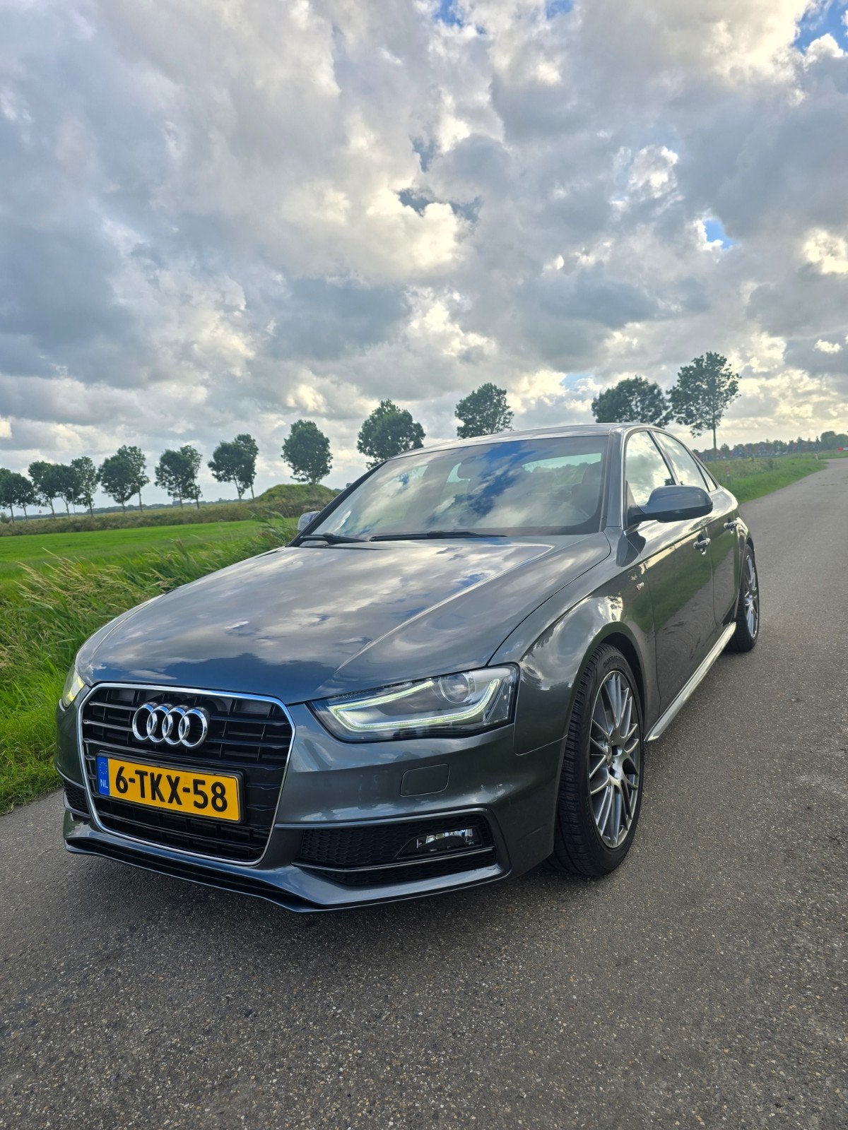 Audi A4 1.8TFSI 2014  S-line  nieuwe apk ️, Voorwielaandrijving, Zwart, 4 cilinders, Origineel Nederlands