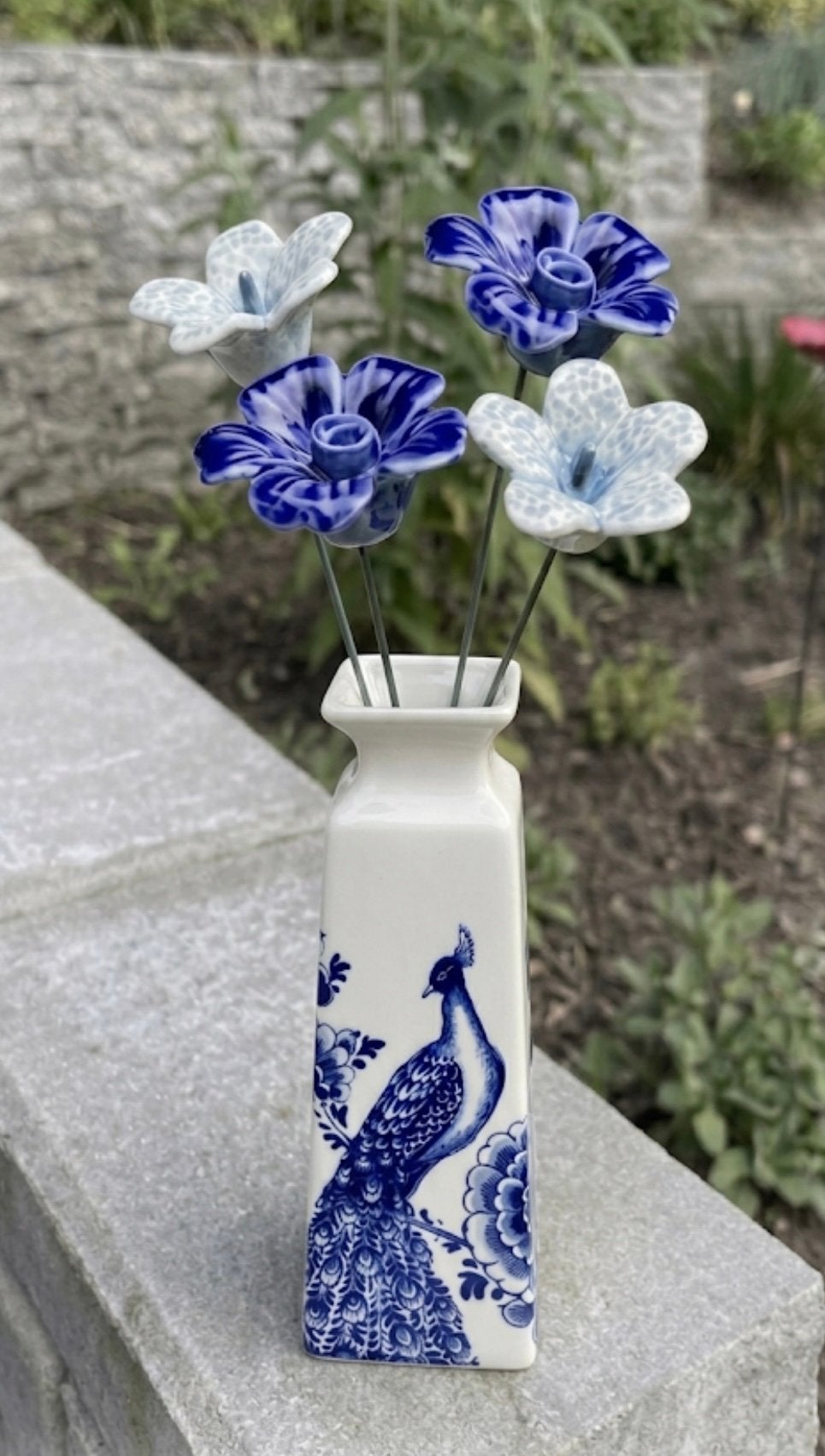 NIEUW !! Superleuke vaas compleet met keramieken bloemen, Ophalen of Verzenden, Nieuw, Blauw, Steen/keramiek