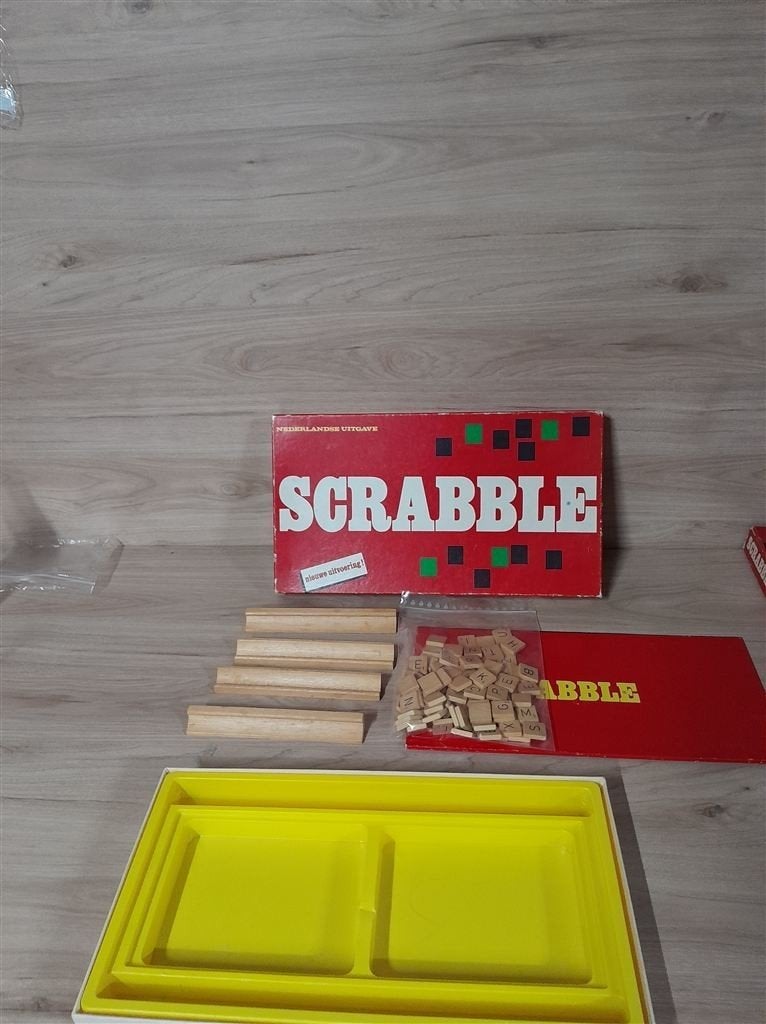 scrabble rode doos houten letters [s1110], Verzenden, Zo goed als nieuw