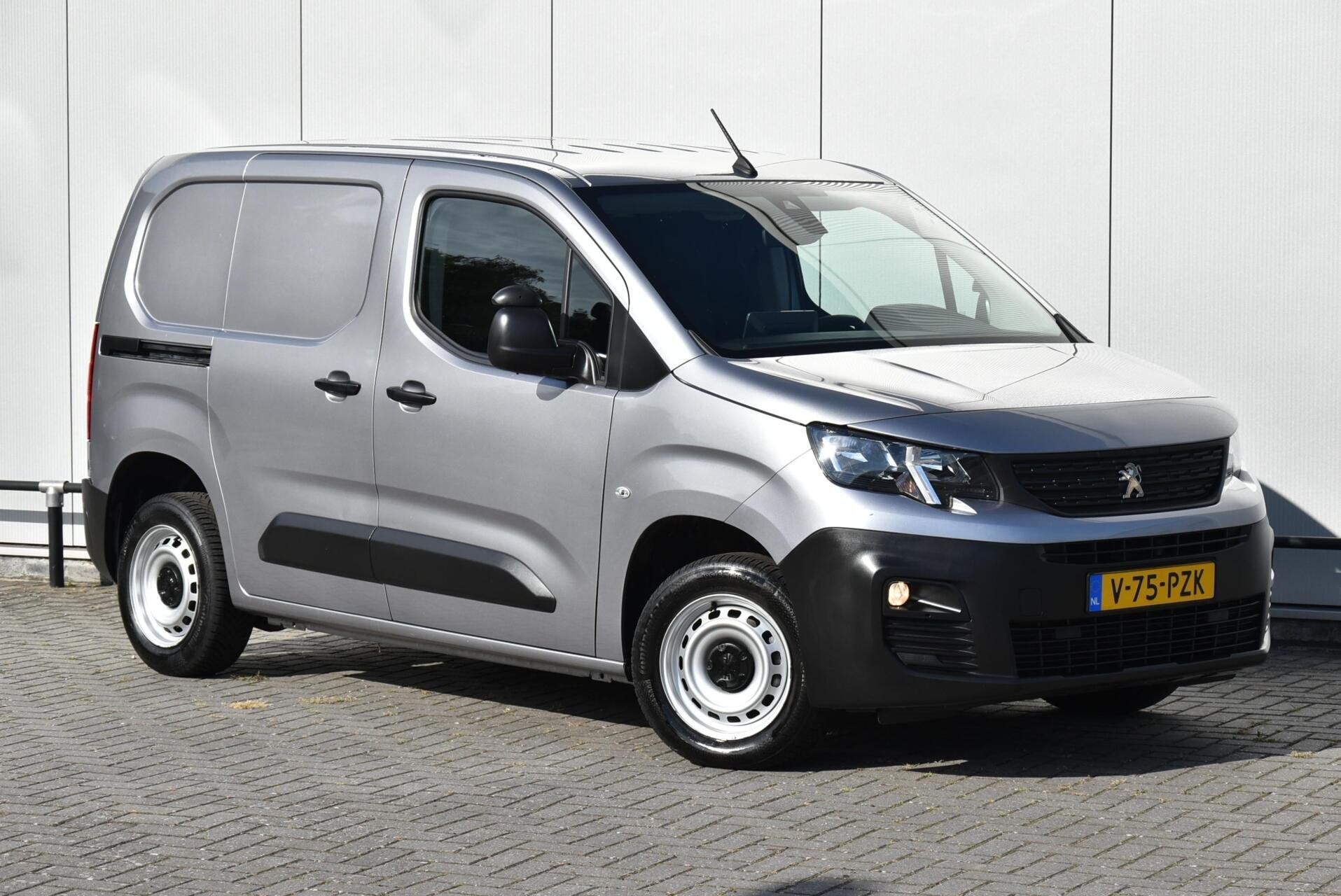 Peugeot Partner 1.5 BlueHDI Airco Navi Cruise BTW Vrij Marge, Auto's, Voorwielaandrijving, Stof, Gebruikt, 4 cilinders