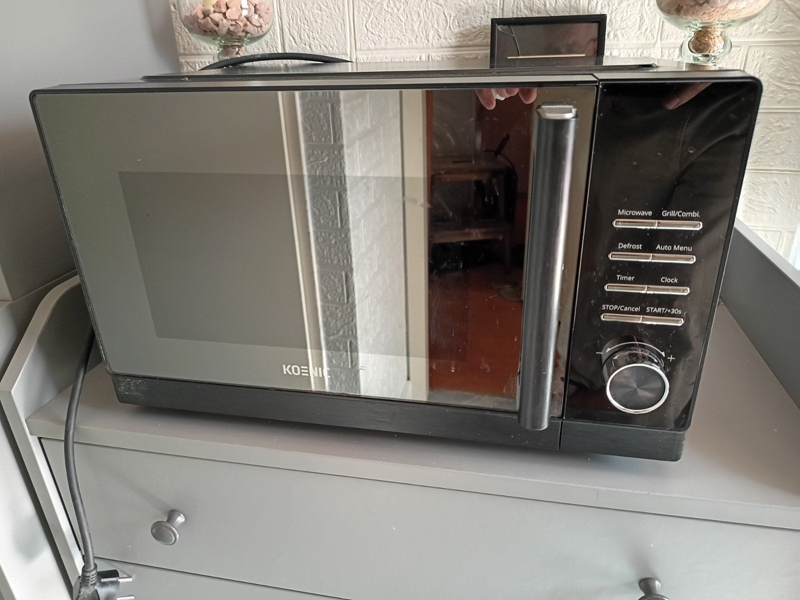 Koenic KMWG 2322 DB Magnetron met Grillfunctie, Ophalen, Combimagnetron, Gebruikt, Draaiplateau