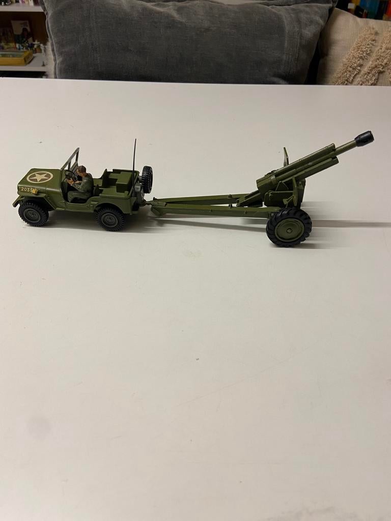 Dinky militair 615 us jeep with 105mm howitzer, Ophalen of Verzenden, Zo goed als nieuw, Auto, Dinky Toys