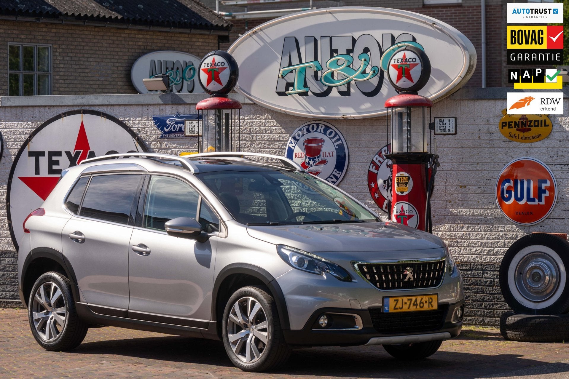 Peugeot 2008 1.2 PureTech Allure Pano. 48.600 km +NAP NL-aut, Auto's, Dealer onderhouden, Euro 6, 1199 cc, Leder en Stof