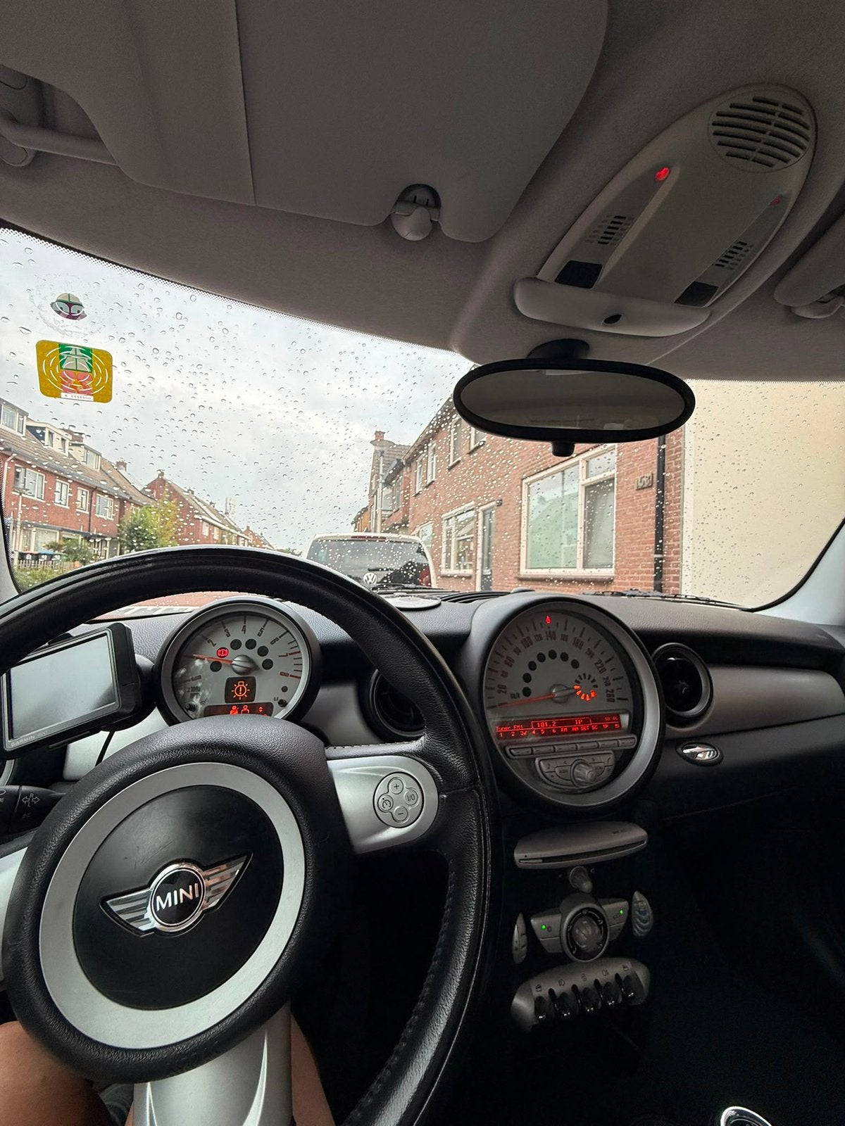 Mini 1.6 ONE 2010 Zwart, Voorwielaandrijving, 40 €/maand, 4 cilinders, 4 stoelen