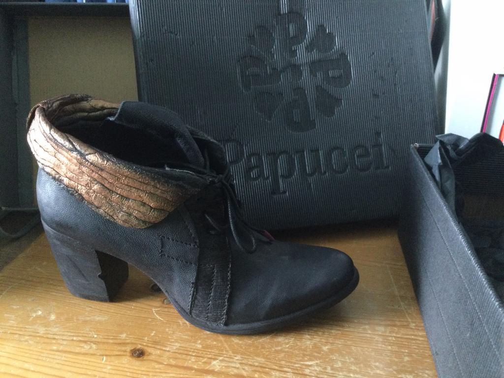 Nieuwe lederen laarsjes van Papucei,maat 41, Kleding | Dames, Verzenden, Nieuw, Zwart