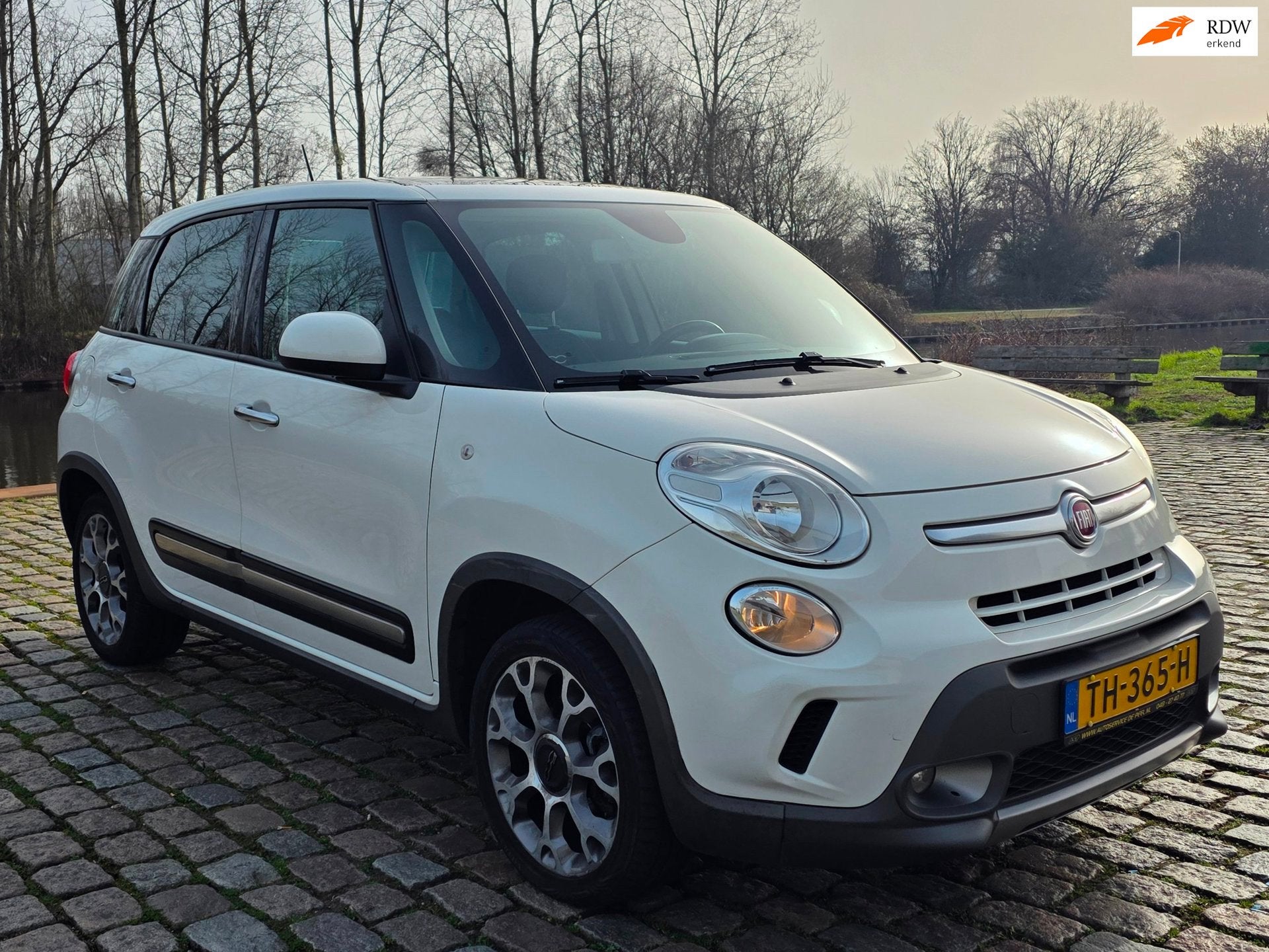 Fiat 500 L 1.6 M-Jet Trekking Zeer netjes 2e eigenaar panora, Auto's, Fiat, Euro 5, Gebruikt, 400 kg, Leder en Stof