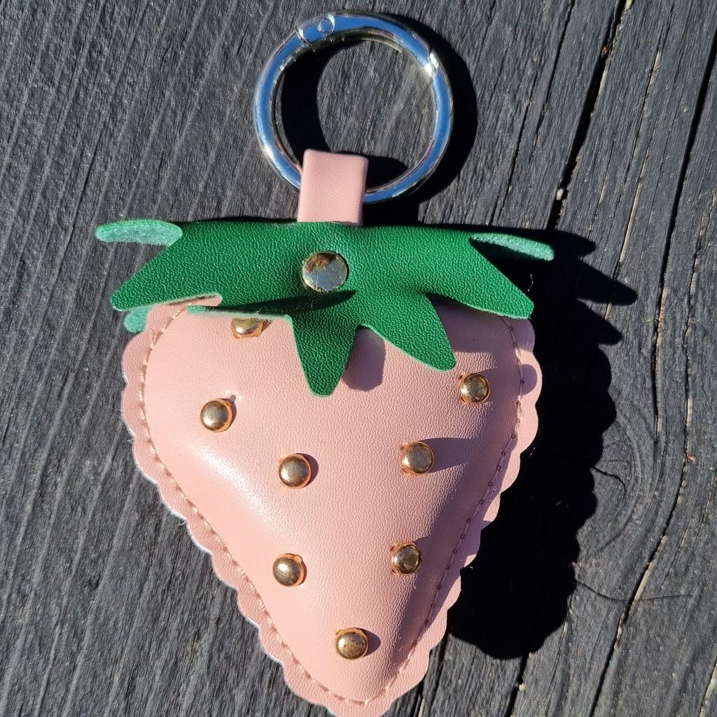 Tashanger aardbei hanger sleutelhanger strawberry pendant, Verzenden, Nieuw
