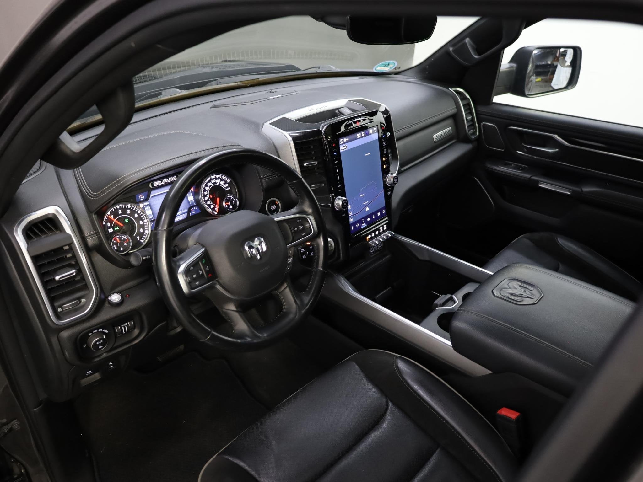Dodge Ram 1500 5.7 V8 4x4 Crew Cab Laramie Night | Hardtop |, Auto's, Dodge, Automaat, Dealer onderhouden, Gebruikt, 5654 cc