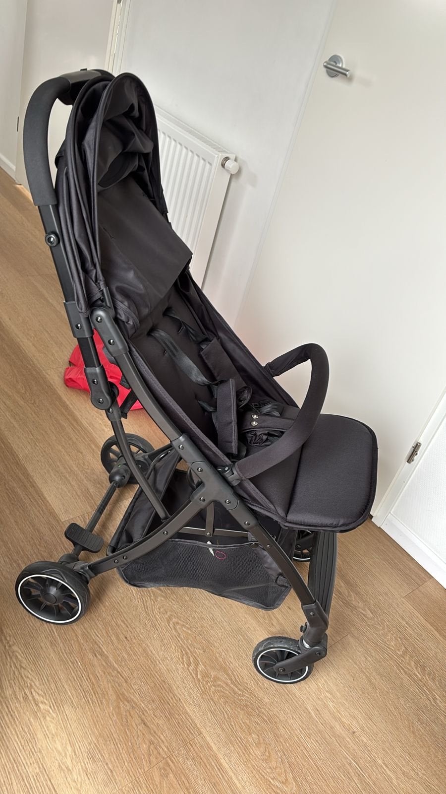 Buggy – zwart, inklapbaar, met regenhoes, Kinderen en Baby's, Ophalen of Verzenden, Zo goed als nieuw, Regenhoes