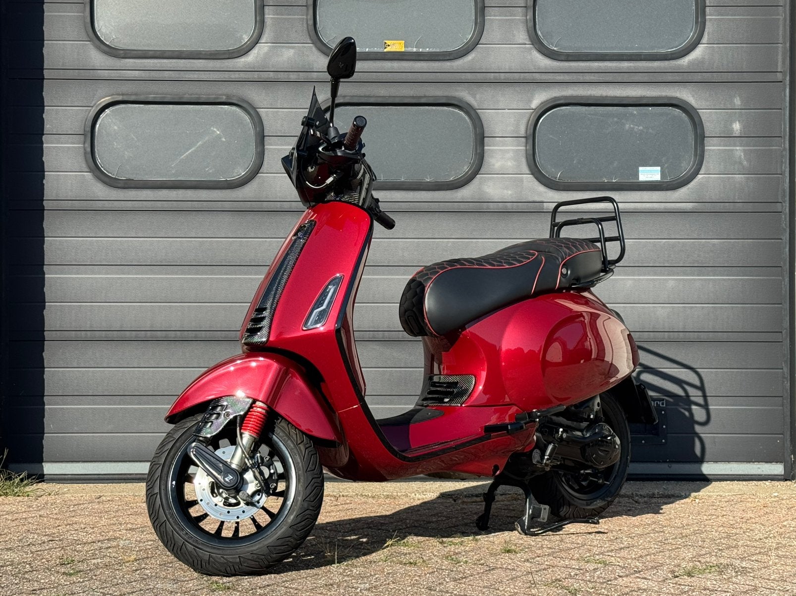 Vespa Sprint Candy Red Akrapovic Level 10 Zelioni carbon, Ophalen, Overige modellen, Benzine, 50 cc