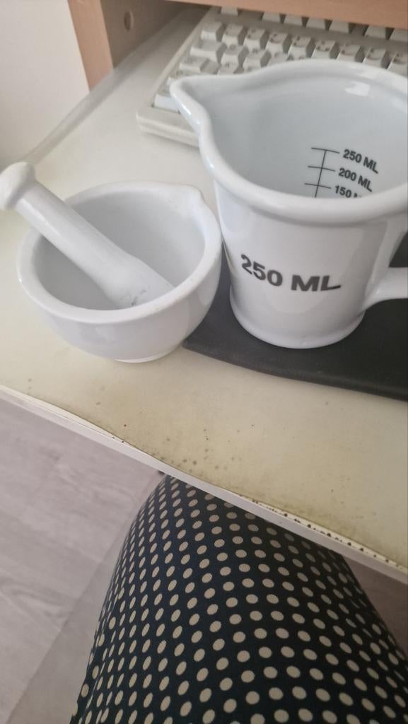 Vijzel+litermaat 250 ml porcelijn en gaaf, Ophalen of Verzenden