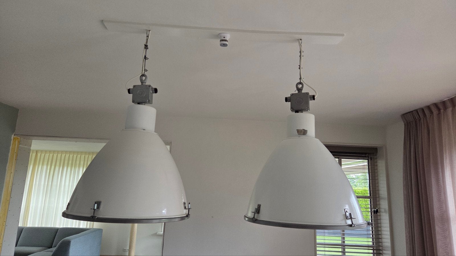 2 witte hanglampen, Ophalen, Gebruikt, E27 (groot), Glas