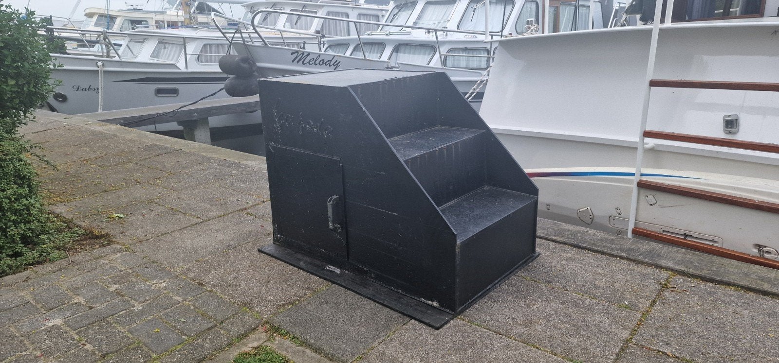 Robuuste kunststof trap met opbergruimte voor boot, Ophalen of Verzenden, Gebruikt, Overige typen