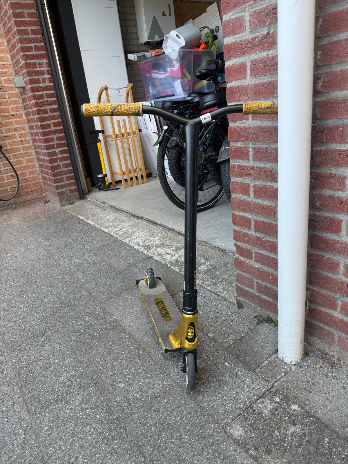 Stuntstep goud/zwart - Gebruikt, Fietsen en Brommers, Steps, Ophalen of Verzenden, Gebruikt, Gewone step