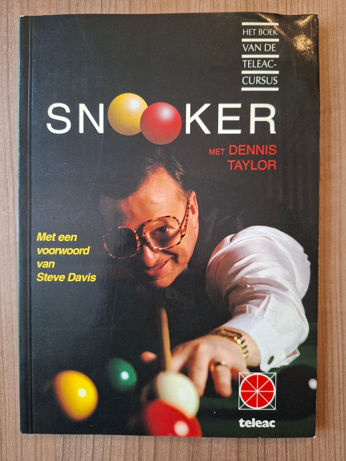 Snooker met Dennis Taylor - Het Boek van de Teleac-cursus, Ophalen of Verzenden, Gelezen, Dennis Taylor, Balsport
