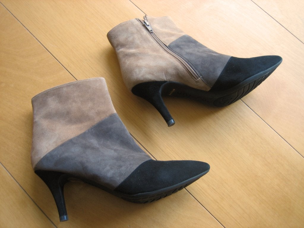 Zeer elegant 3-kleurig suede enkellaarsje UNISA 39 snazzeys, Verzenden, Nieuw, Beige