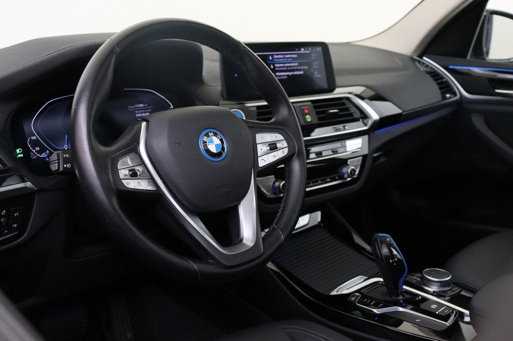 BMW iX3 Executive / Trekhaak / Achteruitrijcamera / LED / St, Auto's, BMW, Achterwielaandrijving, Gebruikt, 436 min, Zilver of Grijs