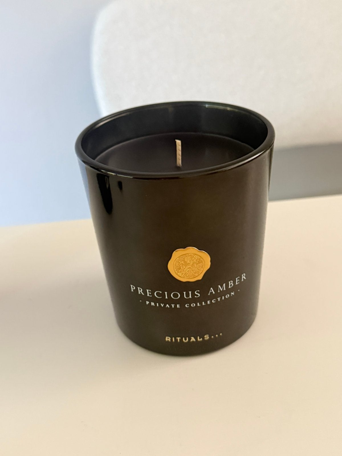 Rituals precious amber zwarte geurkaars 360 gram NIEUW, Zwart, Nieuw, Ophalen of Verzenden, Rituals