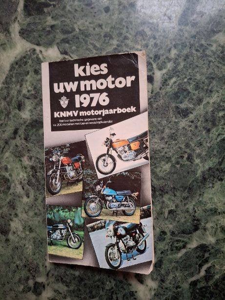 KNMV motorjaarboek kies uw motor 1976, Ophalen of Verzenden, Gelezen, Algemeen