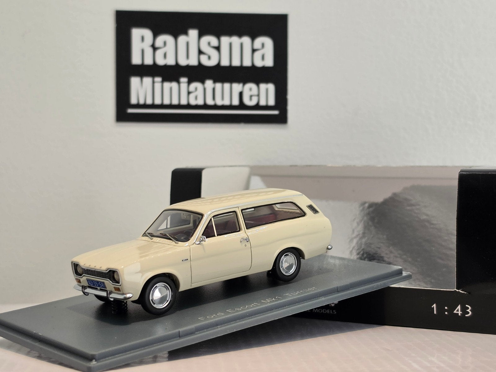 Ford escort mk1 Turnier - Beige + NL kenteken 1:43 Neo Scale, Overige merken, Auto, Ophalen of Verzenden, Zo goed als nieuw