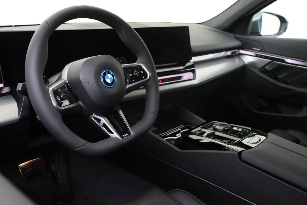 BMW 5 Serie Touring 530e M Sport Automaat / Panoramadak / Tr, Automaat, 1998 cc, Achterwielaandrijving, Zwart