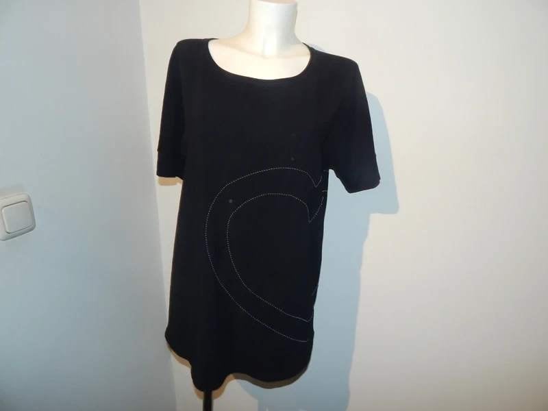 Marccain zwart shirt wit hart stiksel apart subtiel N6