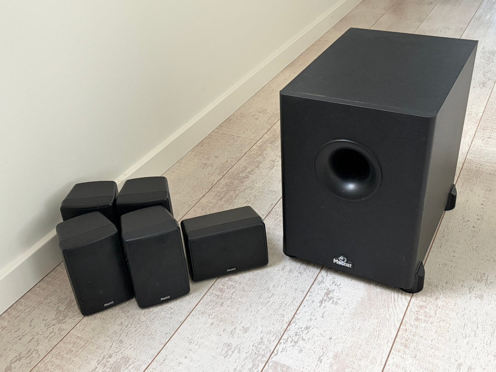 MAGNAT surround spund speakerset - 5 speakers + subwoofer, Audio, Tv en Foto, Overige merken, 70 watt of meer, Ophalen of Verzenden